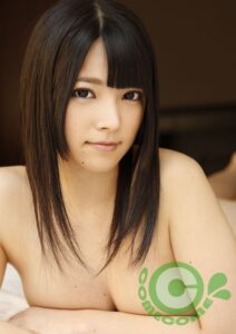 中年男のスケベな舌がムチムチボディを這いまわり、可憐な唇とキスをしながら性交しまくって女をイカせます…！！