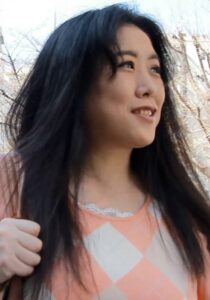 お酒大好きなぽっちゃり熟女さん、若いカワイイ男優にノリノリ♪主導権握ってチ○ポも握って巨乳で挟んで!ナマ中出しOK