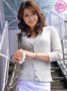 【ソクヌキ】AV女優が部屋にやってきて素人さんとセックス！素人さんチ○ポをパクリ、絶妙なフェラテク披露。10年振りにセックスする素人さんはバックからピストン。騎乗位で彼女に腰をいっぱい振ってもらったら、彼女了承マ○コの中で気持ち良くゴム射！ 北条麻妃